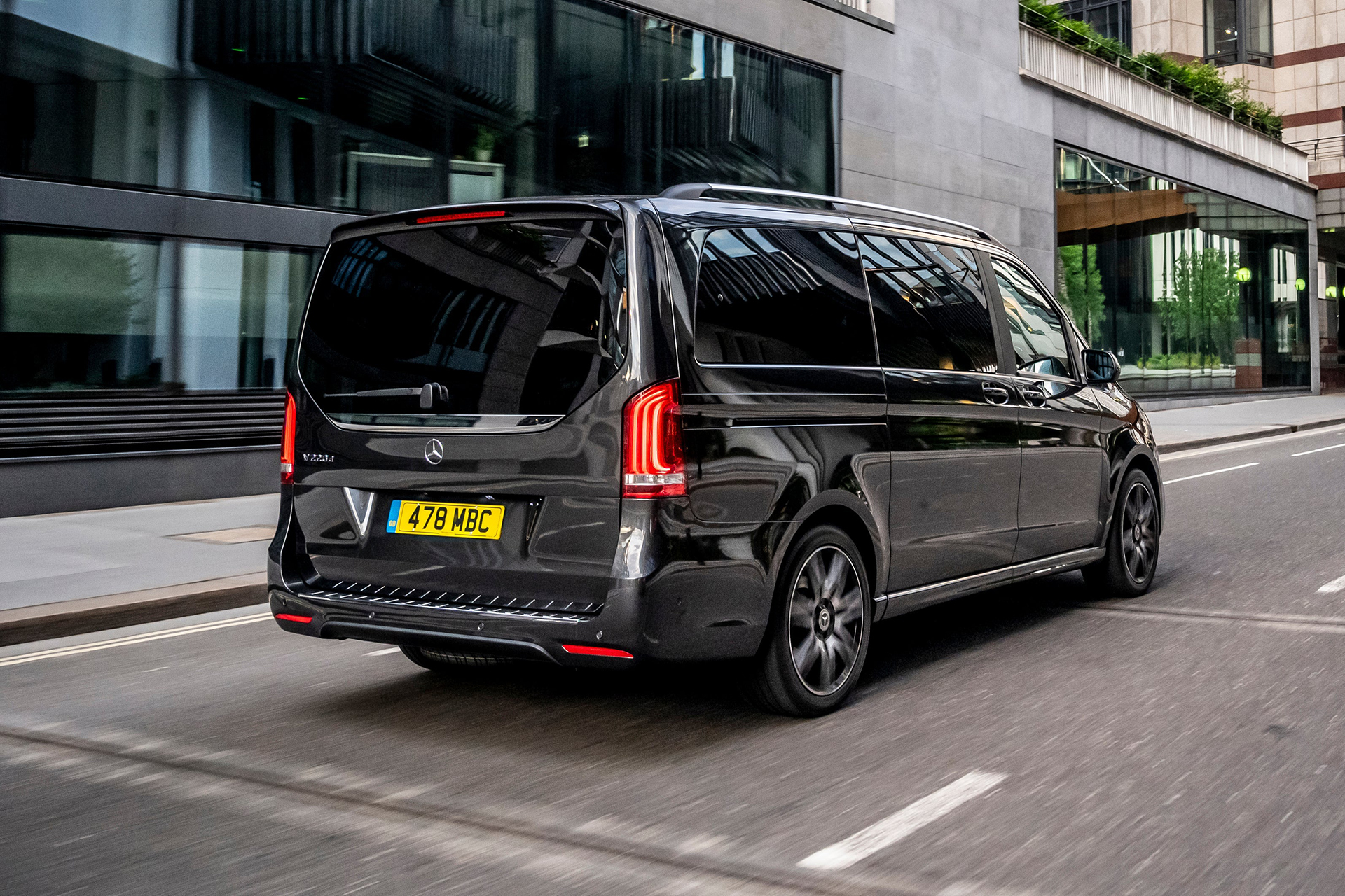 Chauffeur Travel - Luxury MPV Gallery image 3
